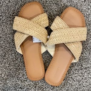 Women’s woven sandals size 7